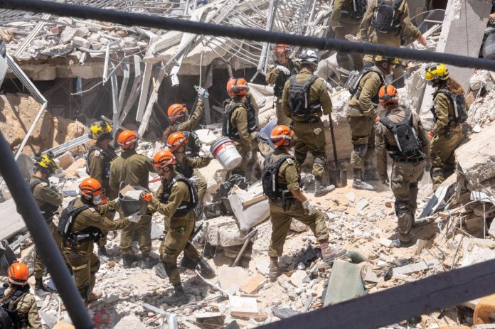 הרשות: "בוחנים פרויקטים בבניינים שנפגעו מטילים" - דוניץ אלעד